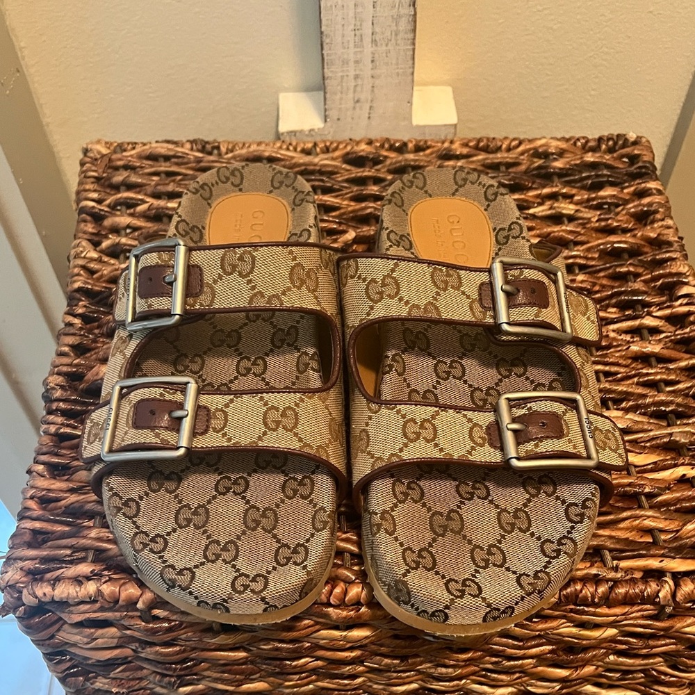 Gucci Beige Monogram Buckle Slides - Picture 2 of 12
